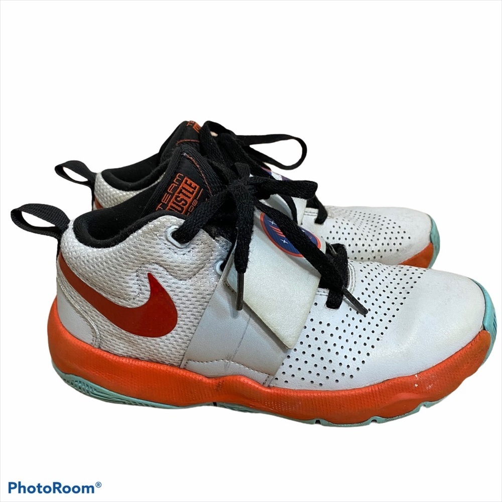 Nike Team Hustle D 8 SD Sneakers Sz 4Y Youth Kids
